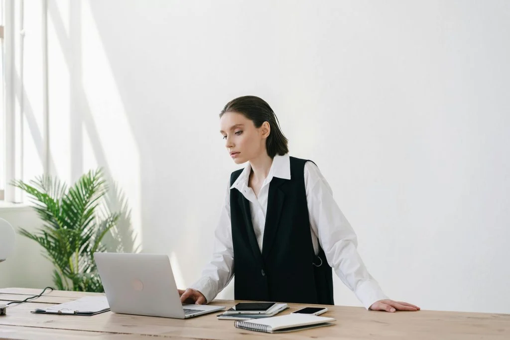 Executive Assistant vs Virtual Assistant: Which One Does Your Business Need in 2026?