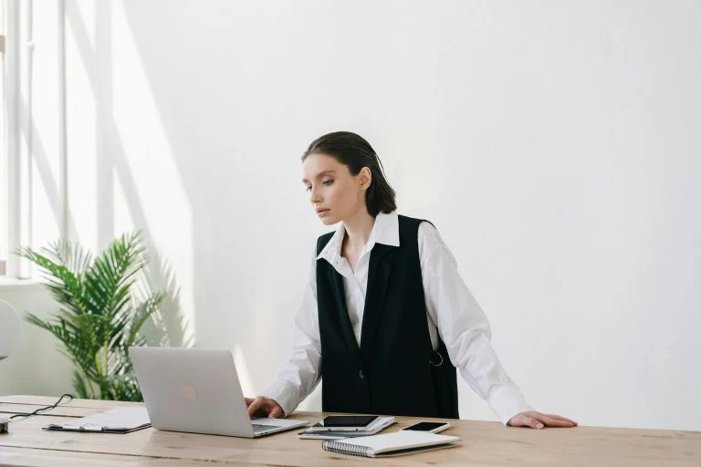 Executive Assistant vs Virtual Assistant: Which One Does Your Business Need in 2026?